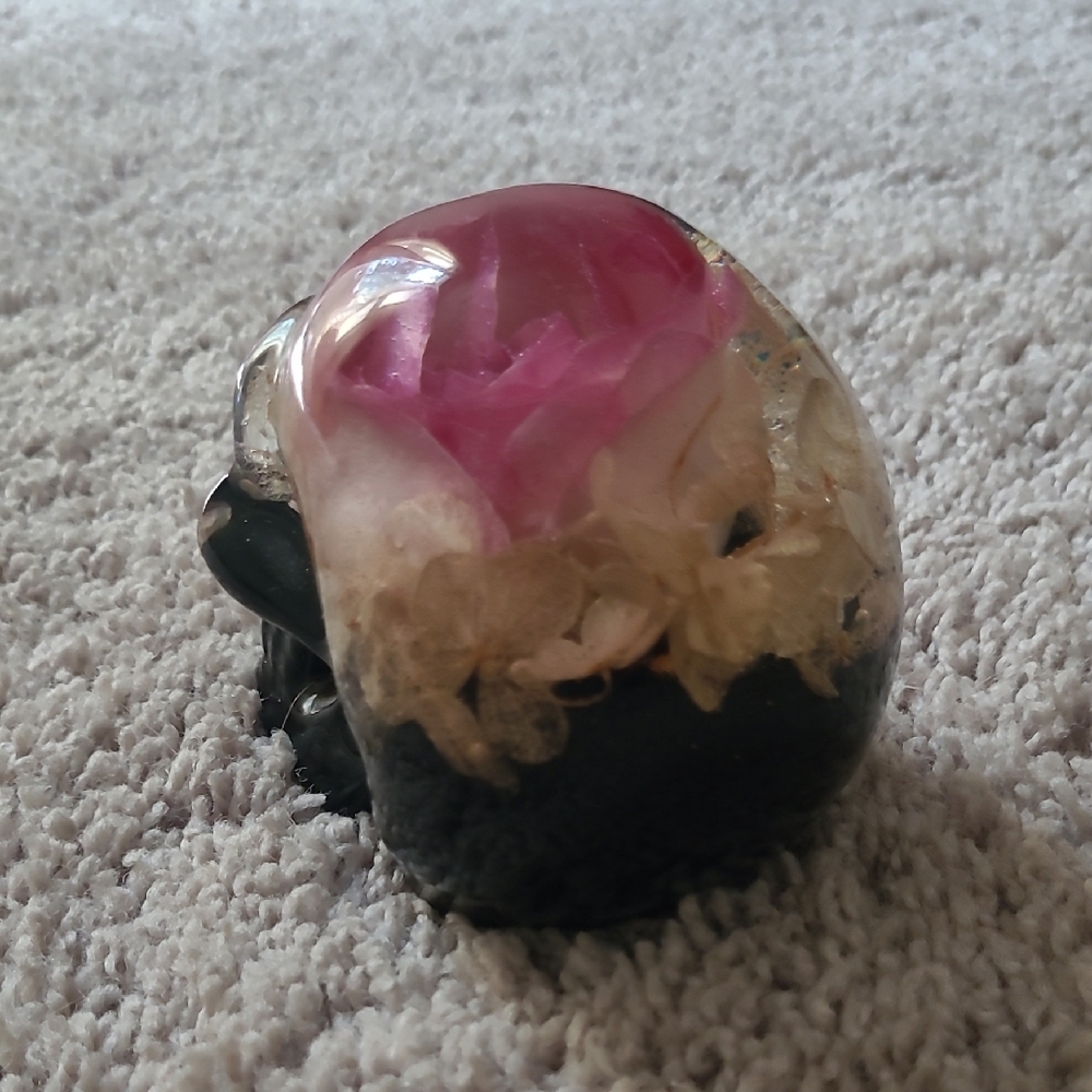 Resin Skull With Real Flowers - Picture 3 of 6